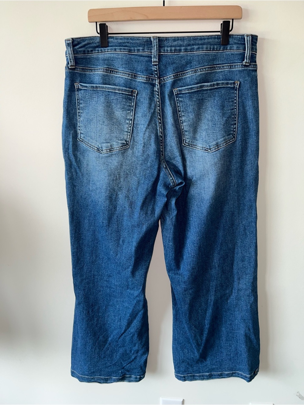 Kut from the Kloth Meg Front Seam High Waist Wide Leg Cropped Jeans - Picture 4 of 8